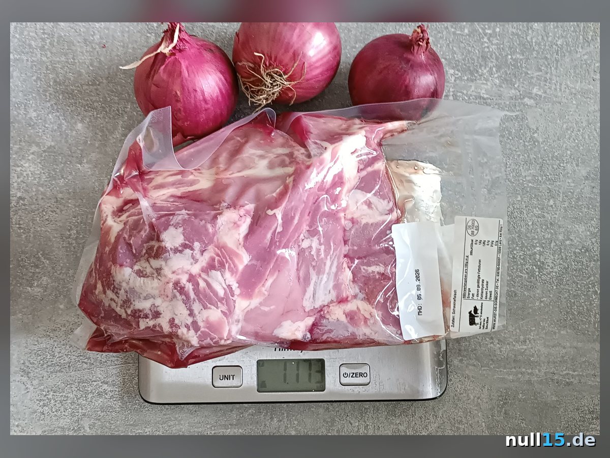 Geachtelte Zwiebeln im Bräter