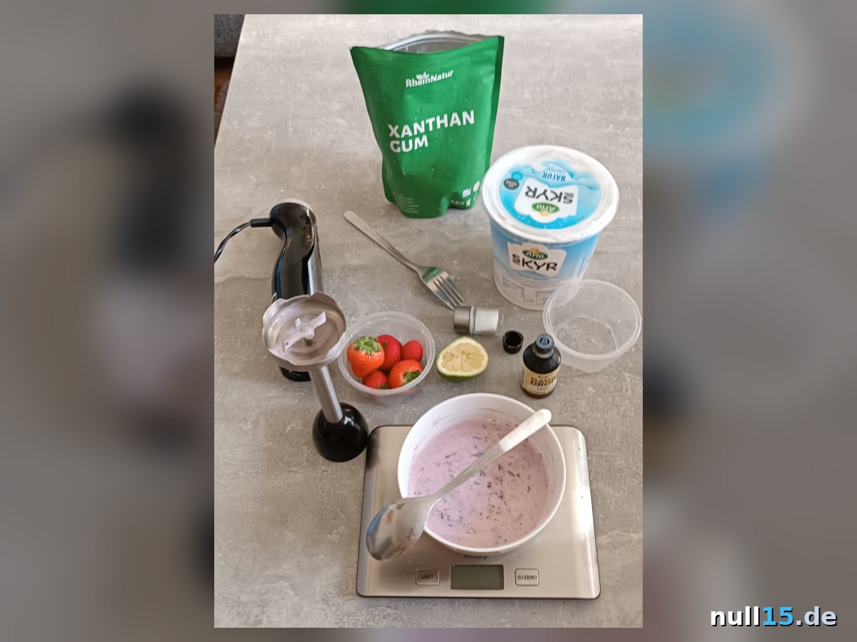 Skyr-Beeren-Masse mit Xanthan, cremig